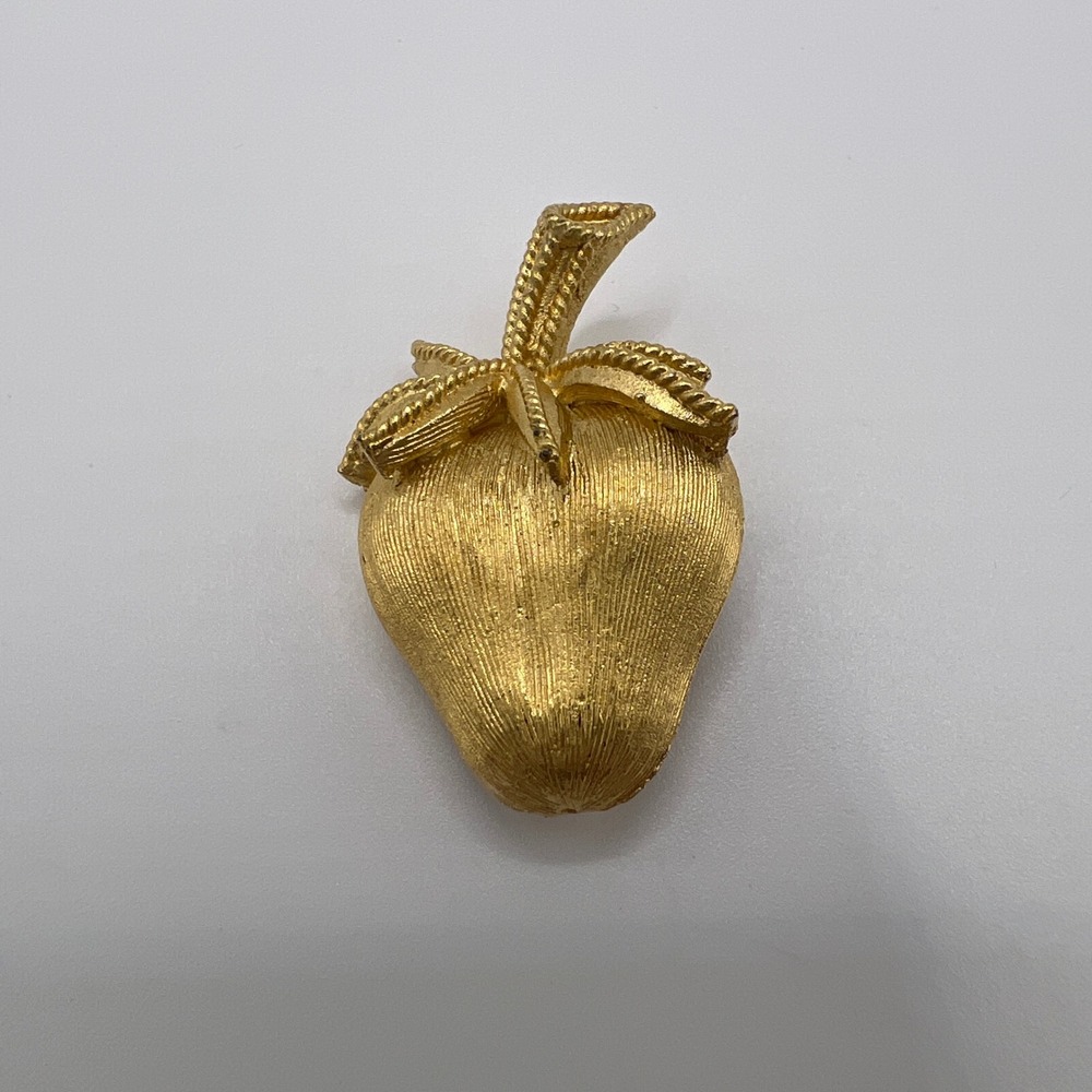 Vintage Trifari Gold Tone Strawberry Brooch Textured Figural Fruit Pin Logo